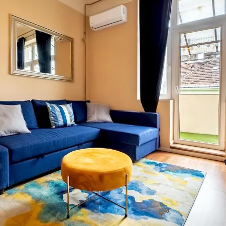 The Birdcage Apartament